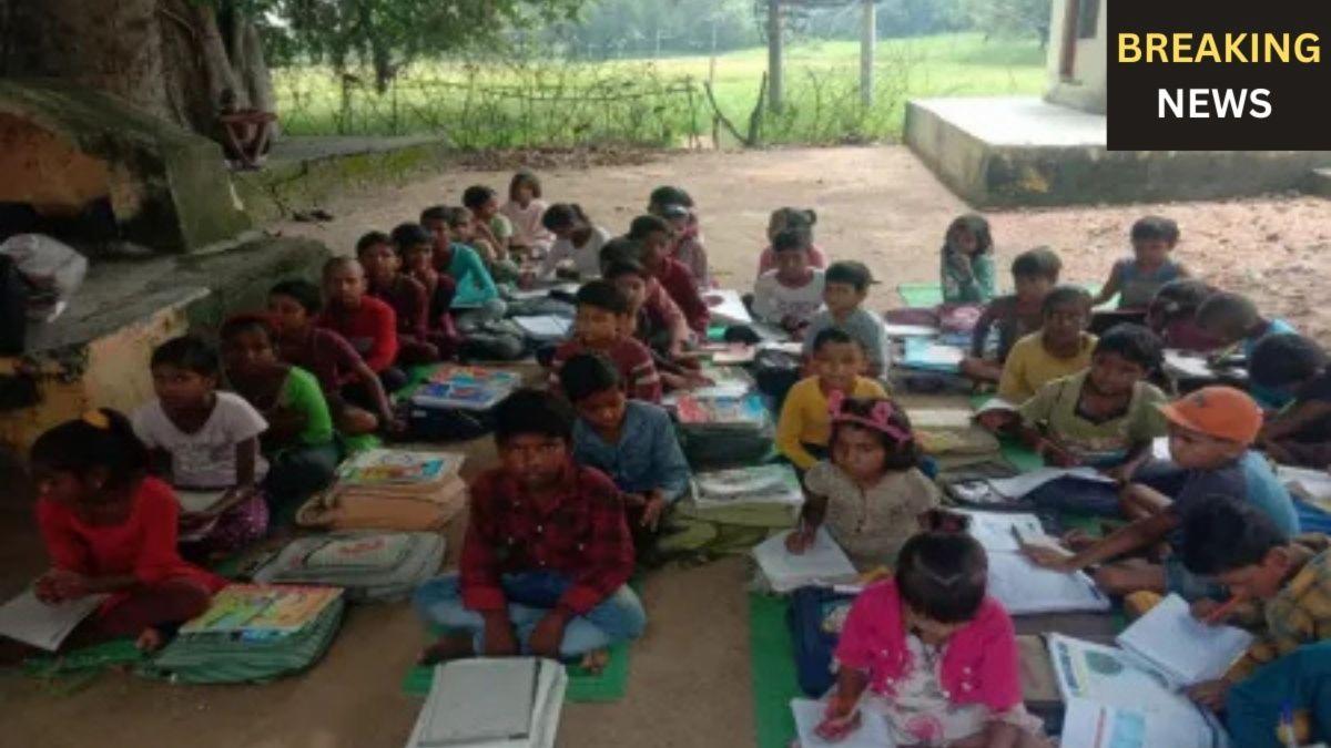 एक साल से खुले आसमान के नीचे पढ़ रहे बच्चे, बदहाल शिक्षा व्यवस्था