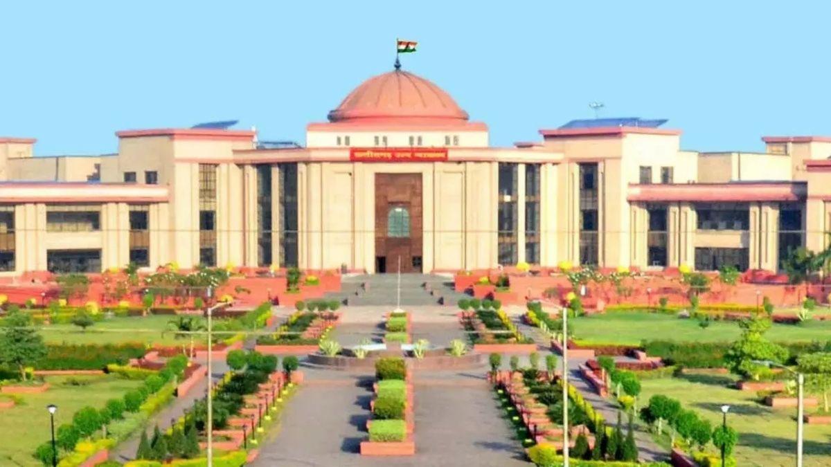 बिलासपुर हाईकोर्ट का ऐतिहासिक फैसला: निजी शिक्षण संस्थानों पर भी लागू होगा ESIC कानून, लाखों कर्मचारियों को मिलेगा लाभ