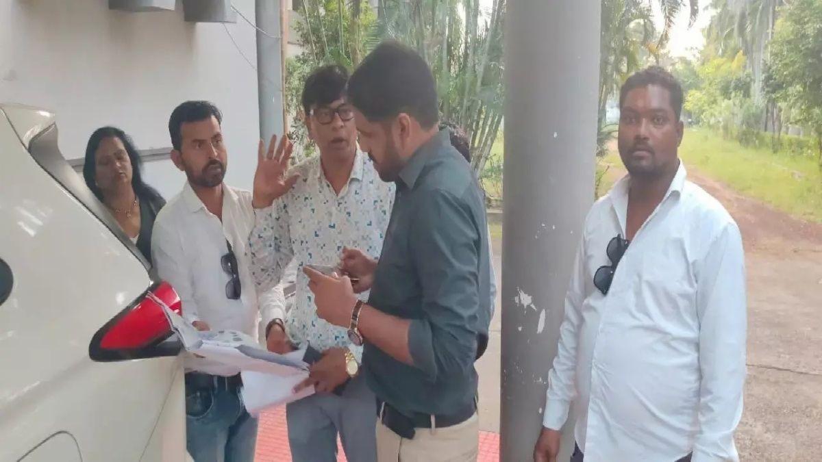 छत्तीसगढ़ के नगरी में सरकारी जमीन घोटाले पर कलेक्टर सख्त: 'फर्जी सौदों में शामिल कोई बख्शा नहीं जाएगा'