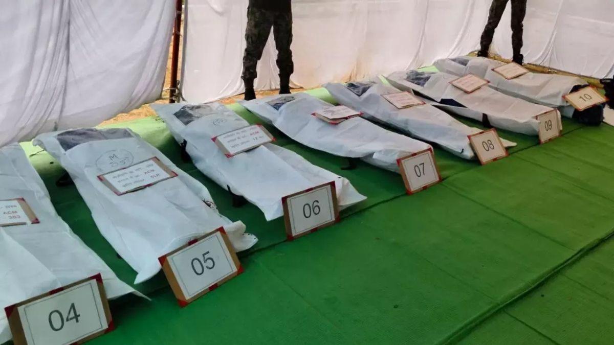 गरियाबंद मुठभेड़: 10 नक्सली ढेर, 4 महिलाएं शामिल, AK-47 सहित कई हथियार बरामद