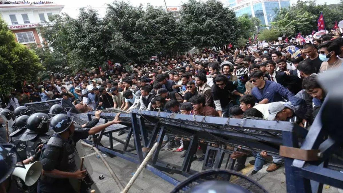 नेपाल में सोशल मीडिया प्रतिबंध: क्यों भड़का जनाक्रोश?