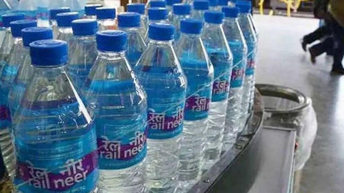  रेलवे का तोहफा: 'रेल नीर' और पैकेज्ड पानी की कीमतें घटीं, यात्रियों को मिलेगी बड़ी राहत