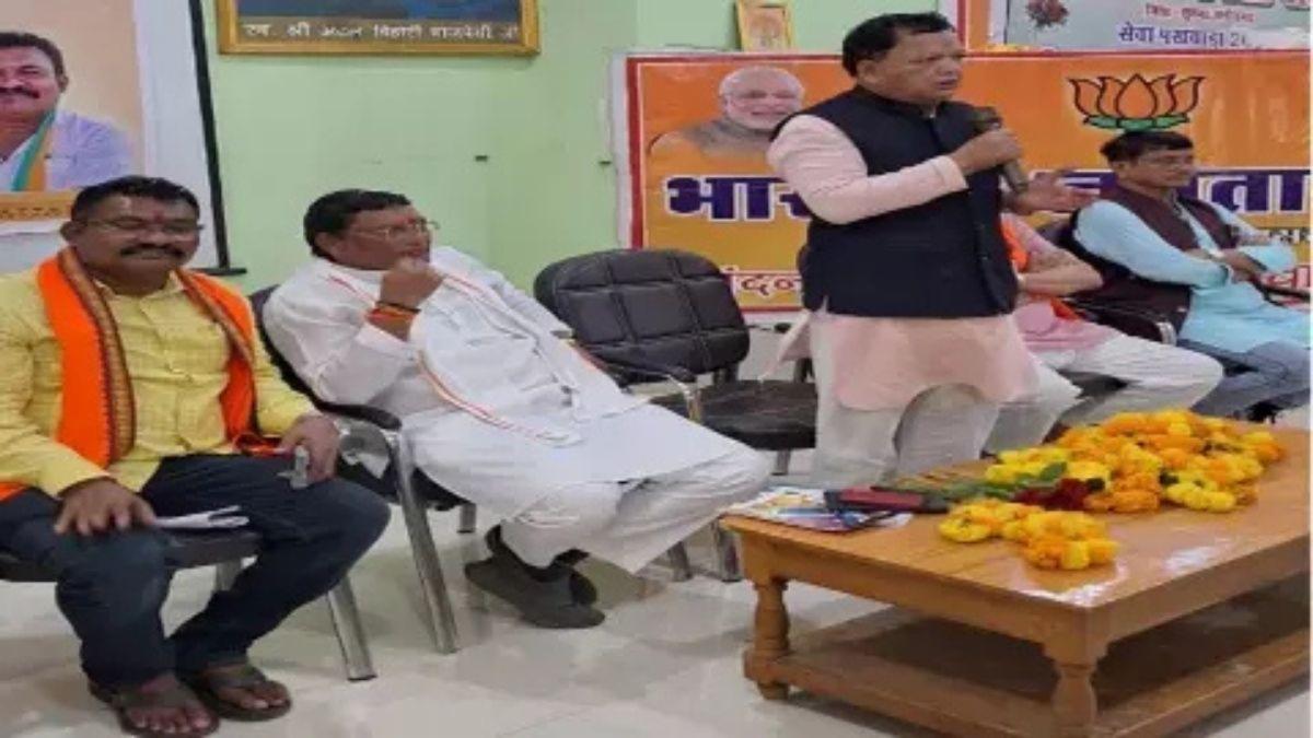  सुकमा में पंडित दीनदयाल उपाध्याय जयंती: भाजपा ने मनाया 'आत्मनिर्भर भारत' का संकल्प, अंत्‍योदय पर जोर