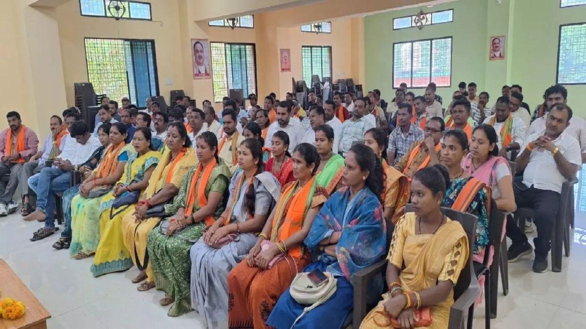  सुकमा में पंडित दीनदयाल उपाध्याय जयंती: भाजपा ने मनाया 'आत्मनिर्भर भारत' का संकल्प, अंत्‍योदय पर जोर