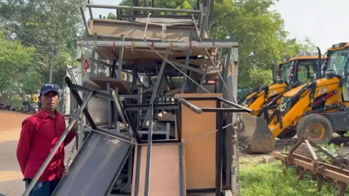 टुंडरा सरकारी स्कूल में फर्नीचर बिक्री विवाद: अभिभावकों का हंगामा, प्रिंसिपल पर आरोप
