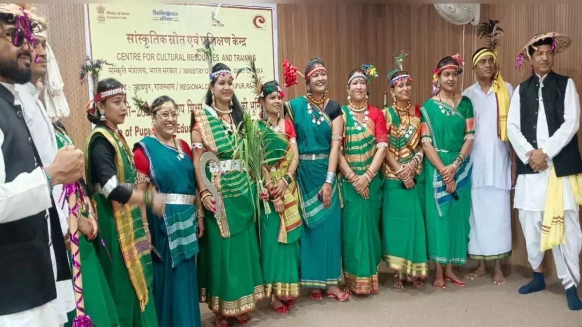 उदयपुर में छत्तीसगढ़ का जादू: शिक्षिका अर्पणा शर्मा ने राष्ट्रीय मंच पर बिखेरी राज्य की सांस्कृतिक छटा